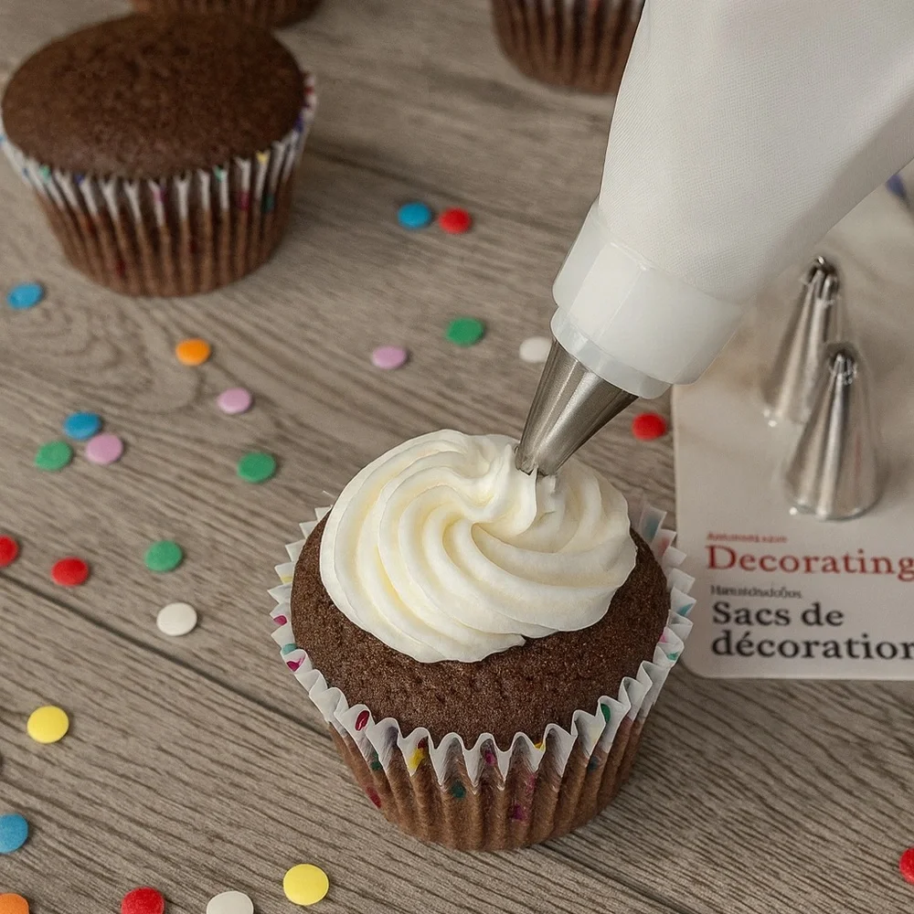 Crave Baking Cups & Decorating Bag Set